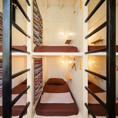 Warm White Hostel Bangkok Esterno foto