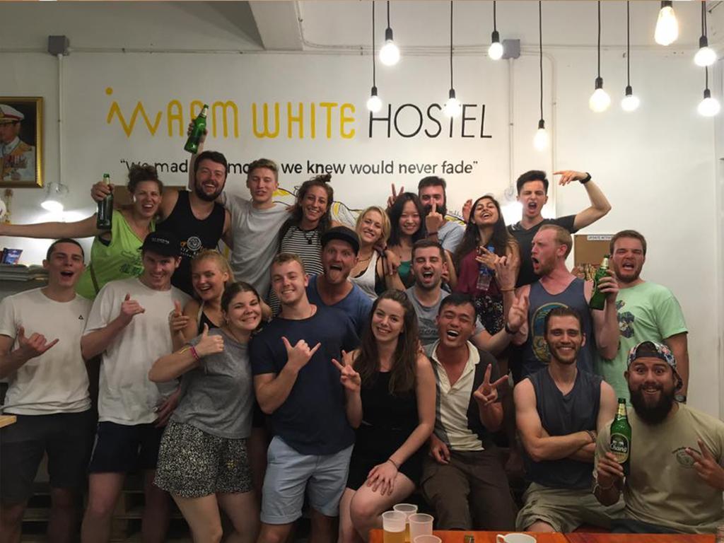 Warm White Hostel Bangkok Esterno foto