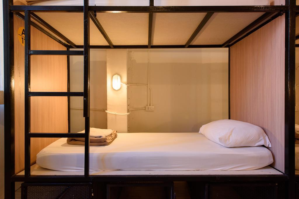 Warm White Hostel Bangkok Esterno foto