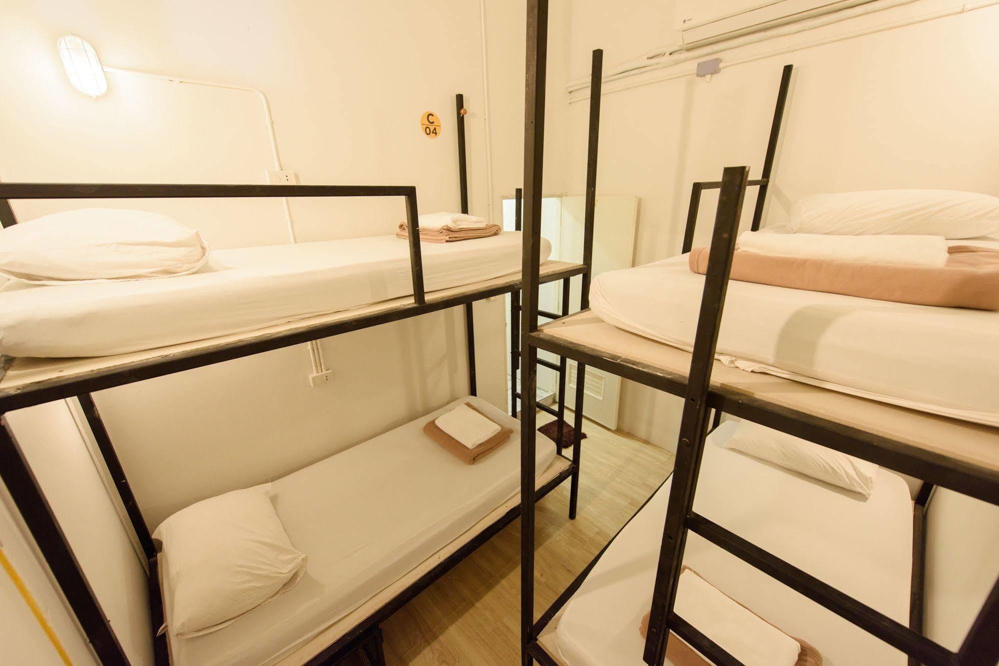 Warm White Hostel Bangkok Esterno foto