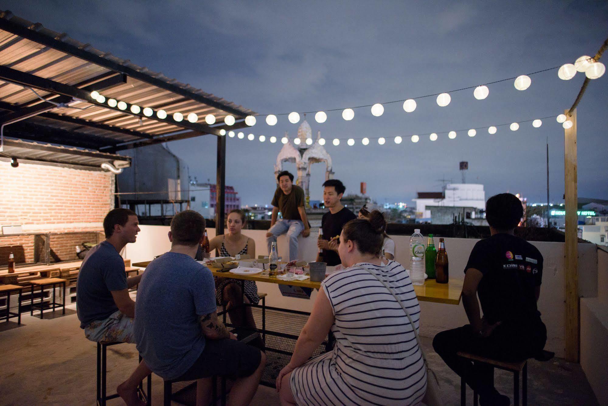 Warm White Hostel Bangkok Esterno foto