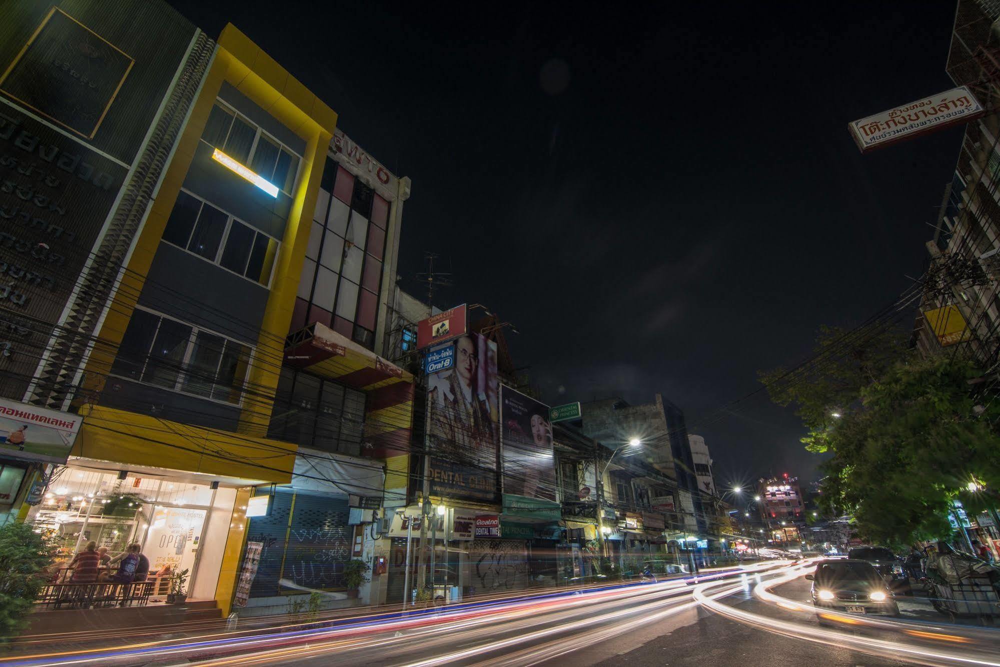 Warm White Hostel Bangkok Esterno foto