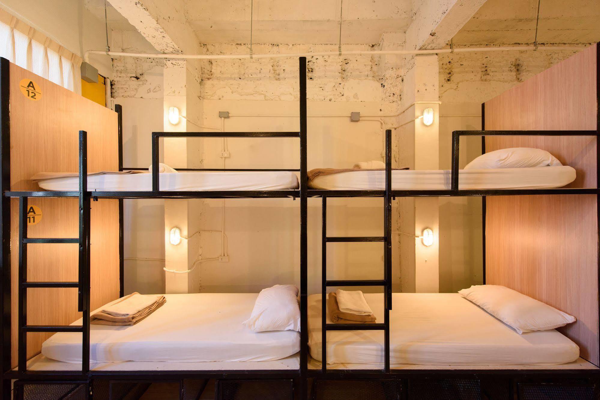 Warm White Hostel Bangkok Esterno foto