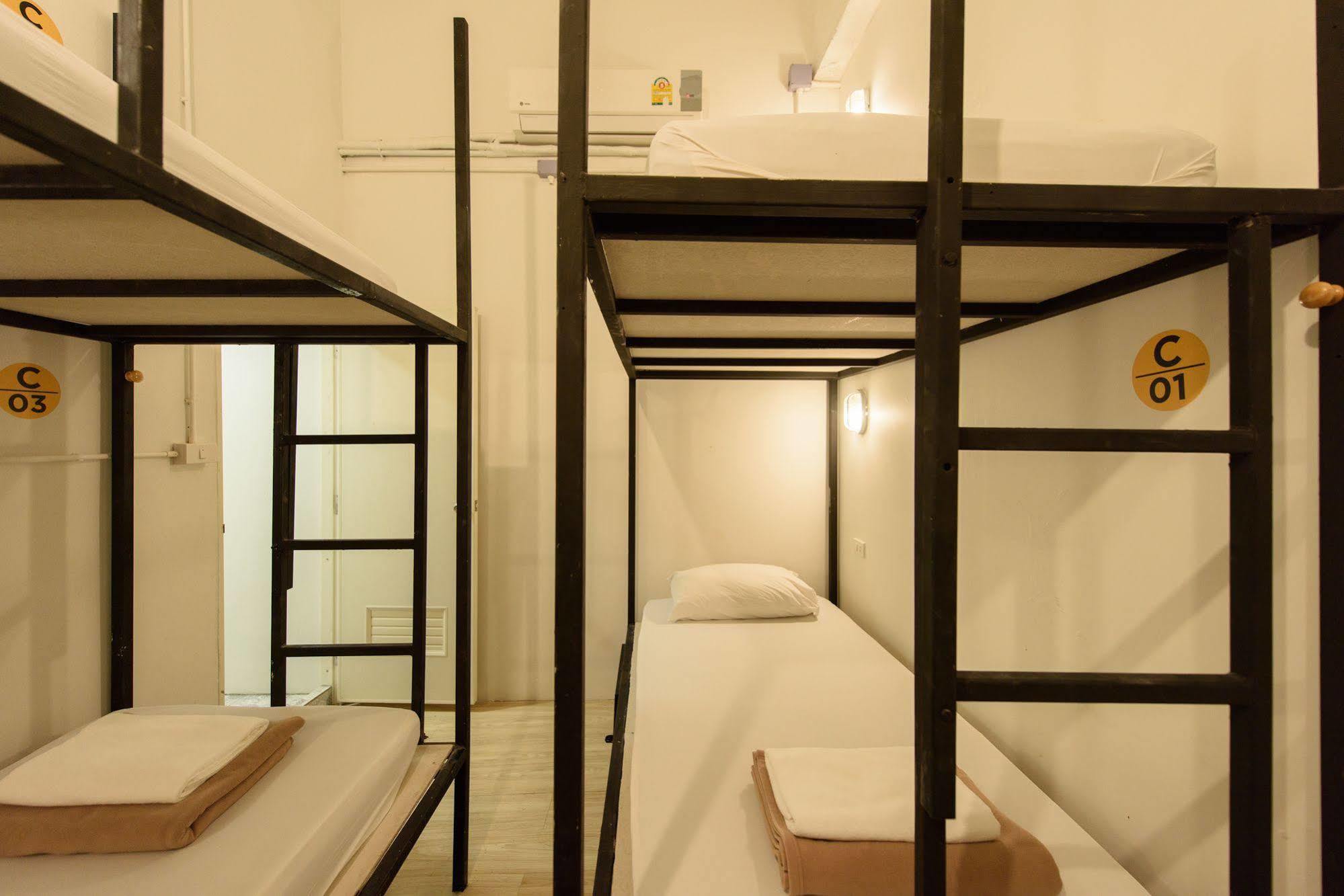 Warm White Hostel Bangkok Esterno foto