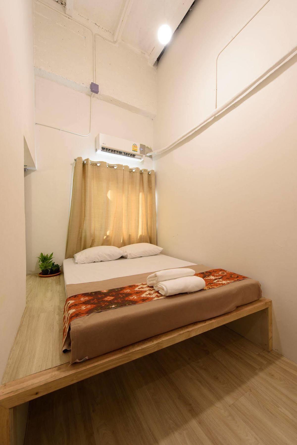 Warm White Hostel Bangkok Esterno foto