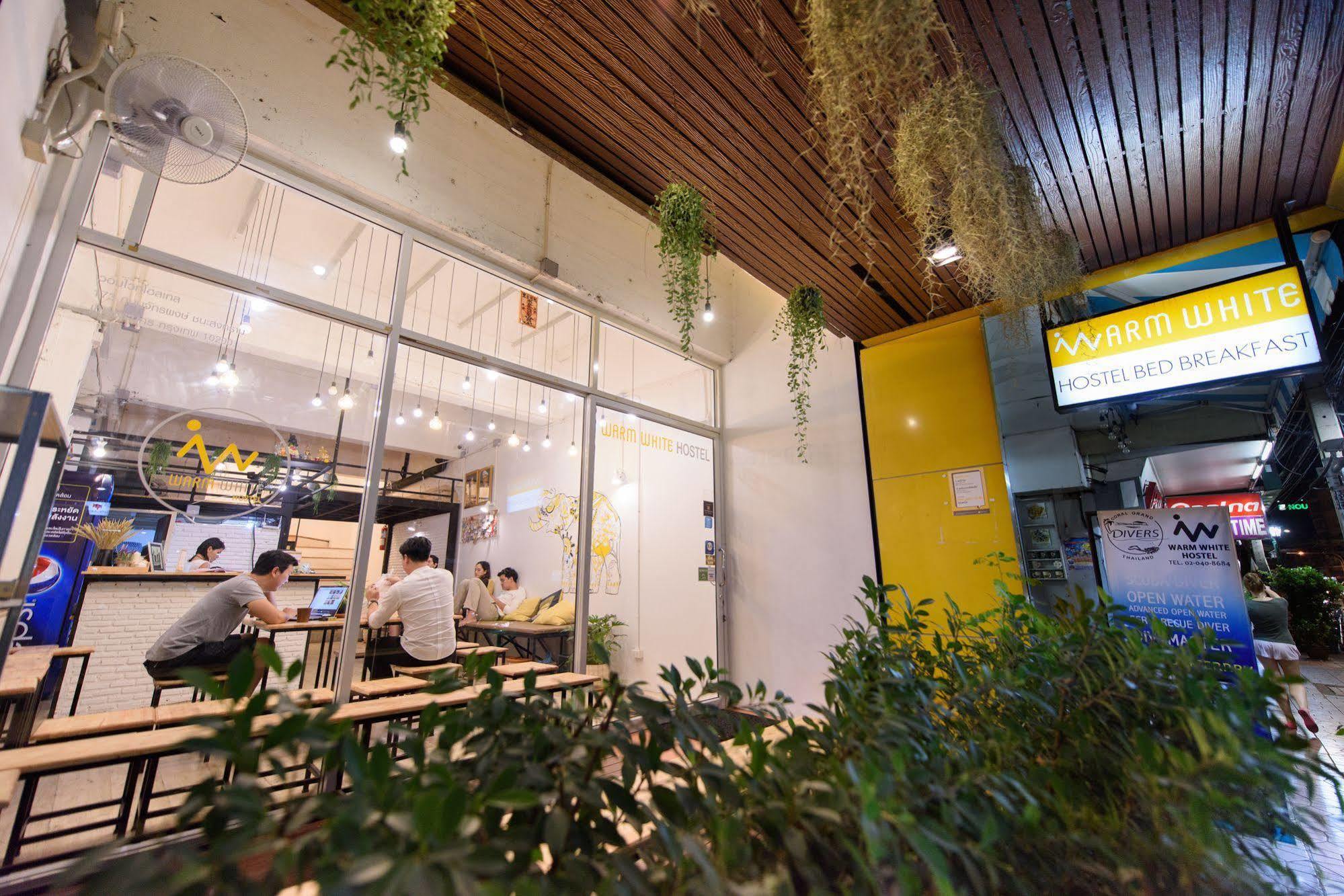Warm White Hostel Bangkok Esterno foto