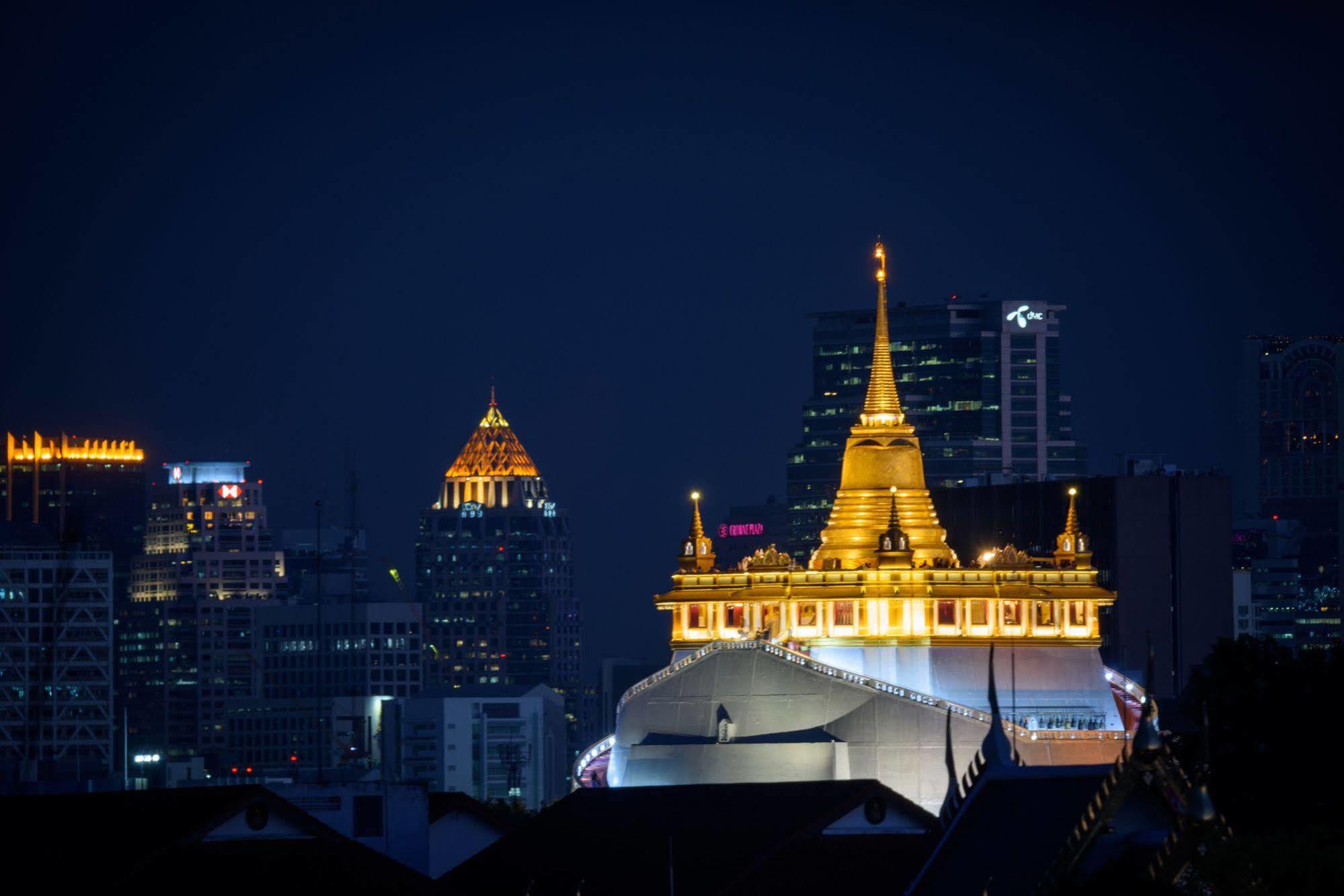Warm White Hostel Bangkok Esterno foto