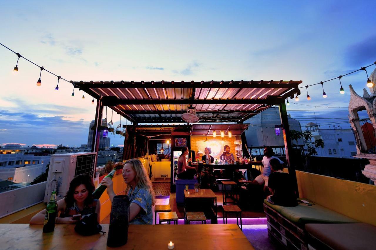 Warm White Hostel Bangkok Esterno foto