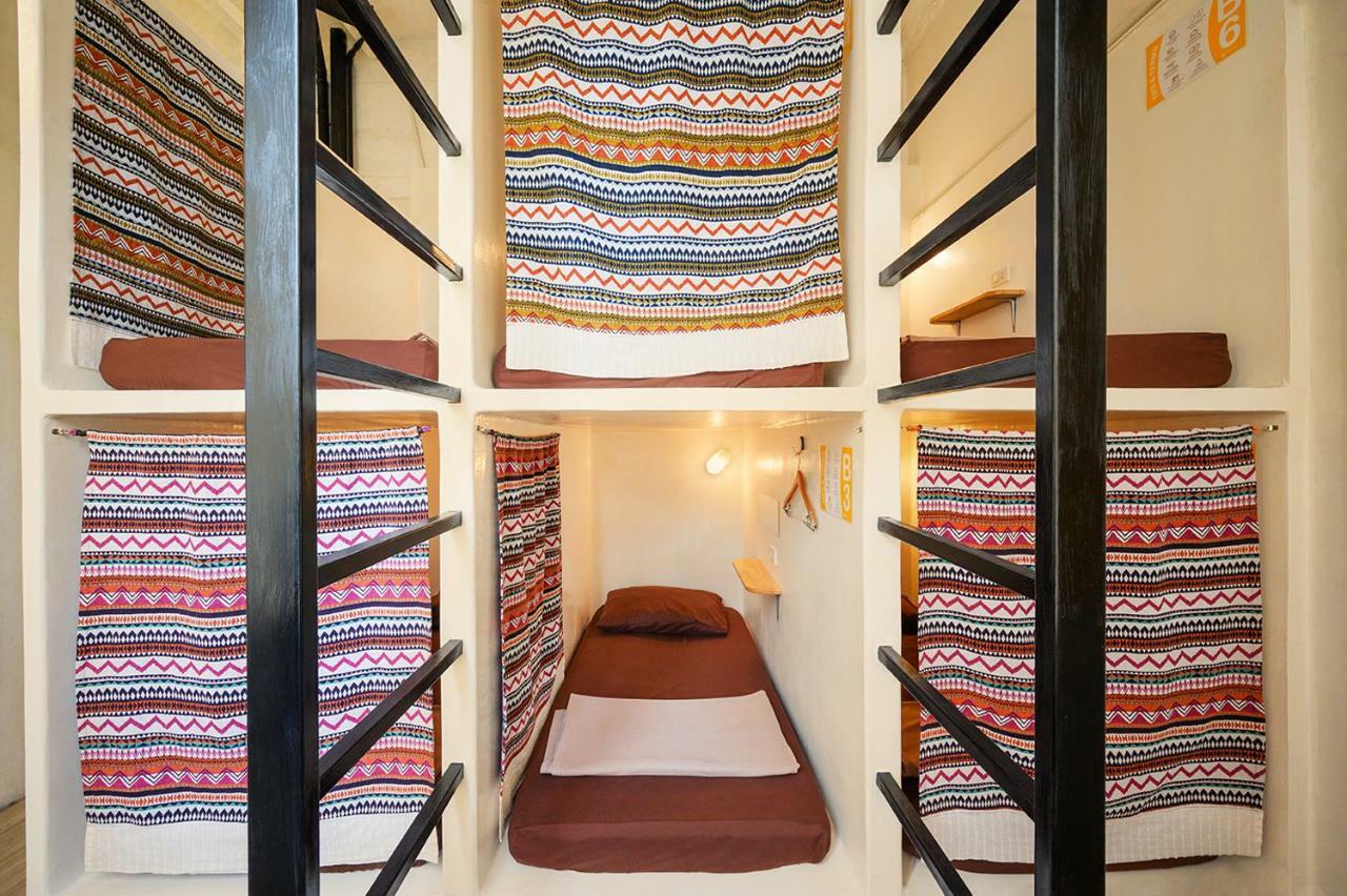 Warm White Hostel Bangkok Esterno foto